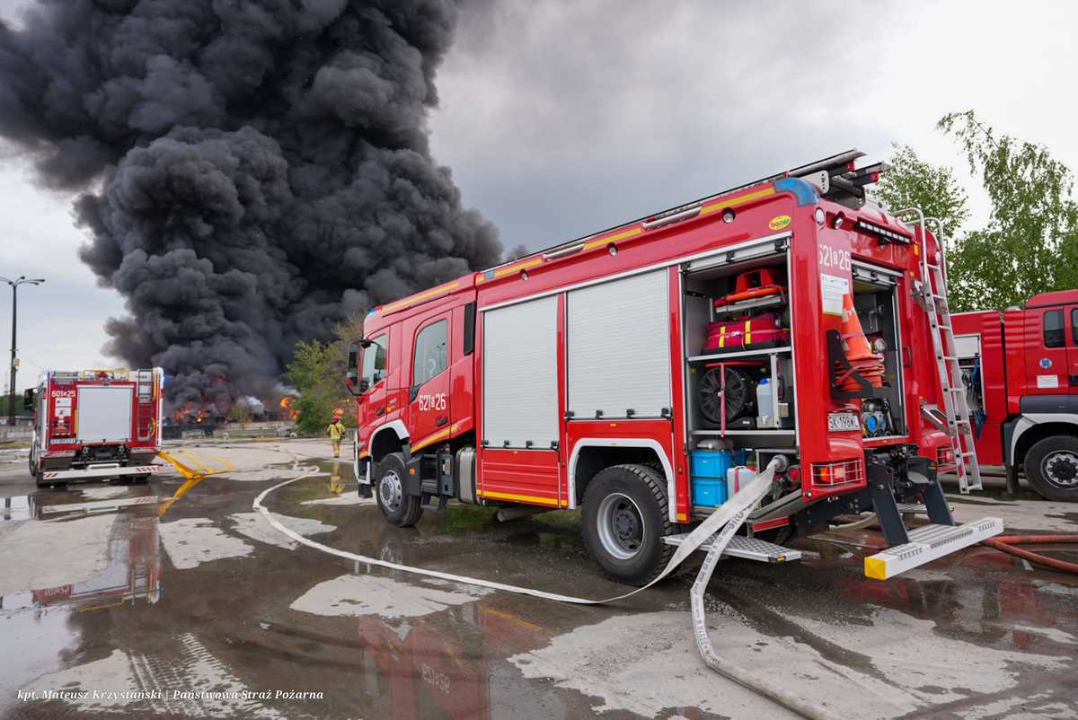 Zanieczyszczenia po pożarze w Siemianowicach Śląskich wpłyną do małopolskich rzek